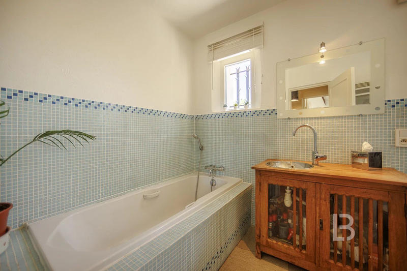 Villa - 196 m² - 6 pièces