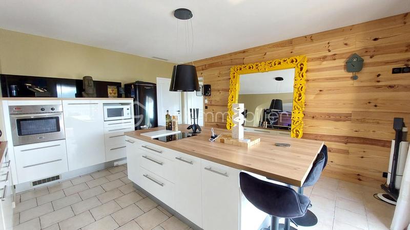 Maison - 370 m² - 12 pièces