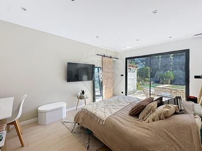 Propriété - 182 m² - 6 pièces