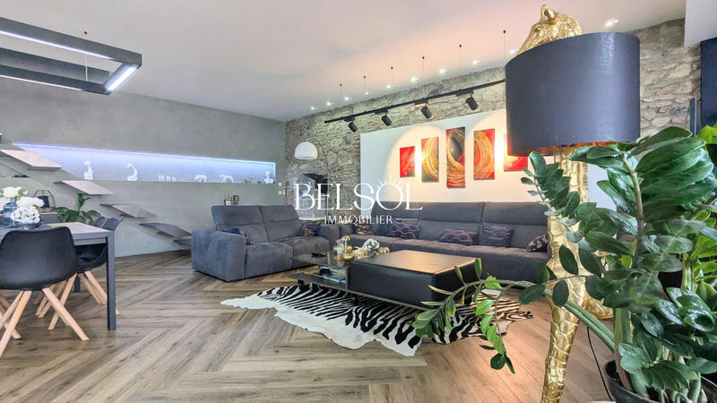 Maison - 236 m² - 6 pièces