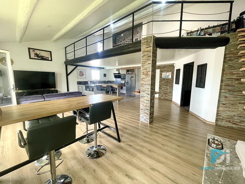 Maison - 242 m² - 5 pièces