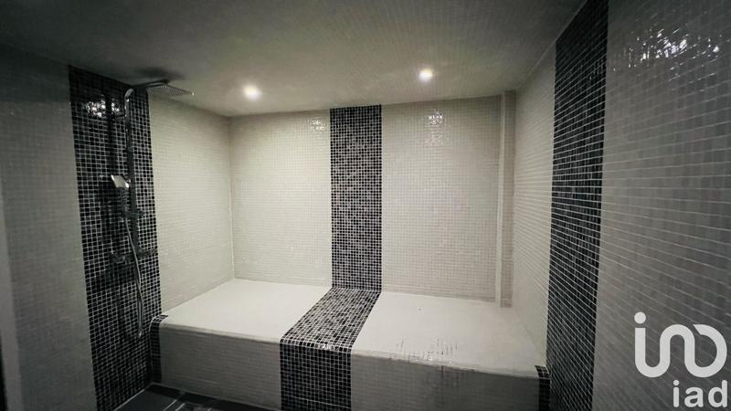 Maison - 252 m² - 7 pièces