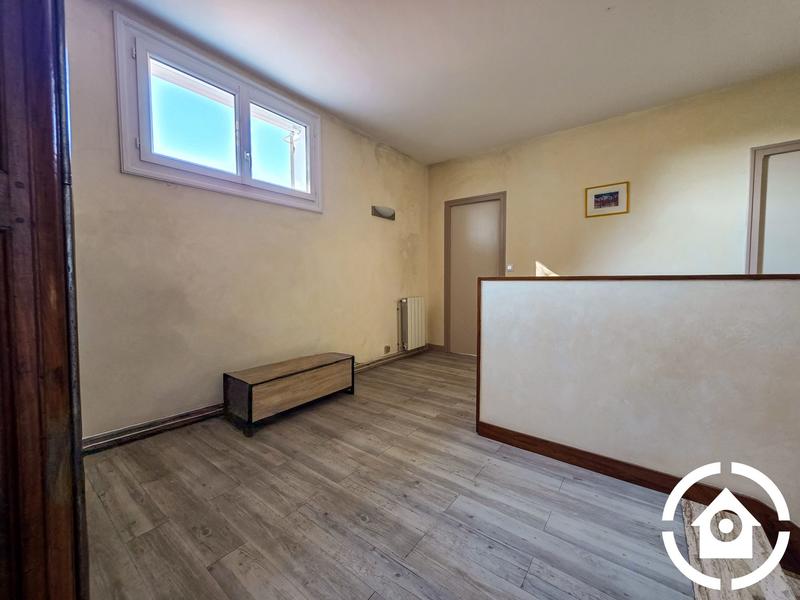 Maison - 212 m² - 8 pièces