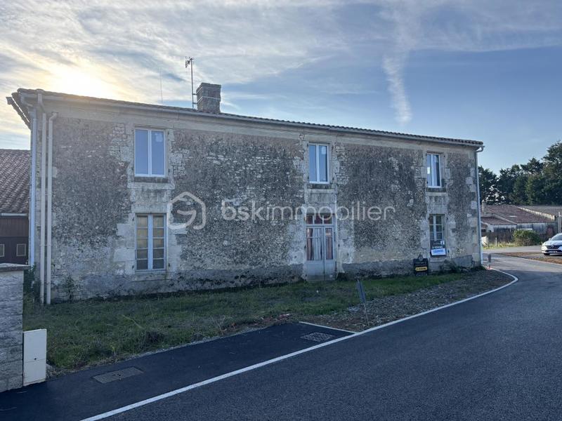 Maison - 220 m² - 6 pièces