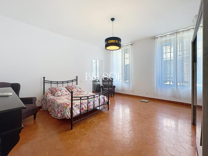 Maison - 458 m² - 7 pièces