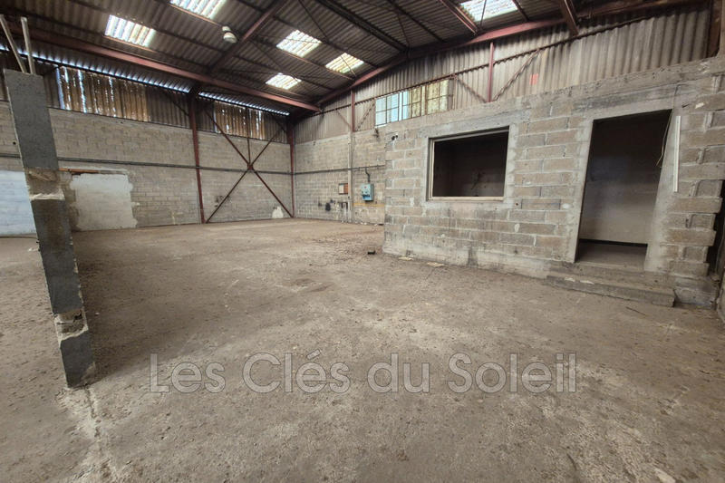 Parking / Garage - 550 m²