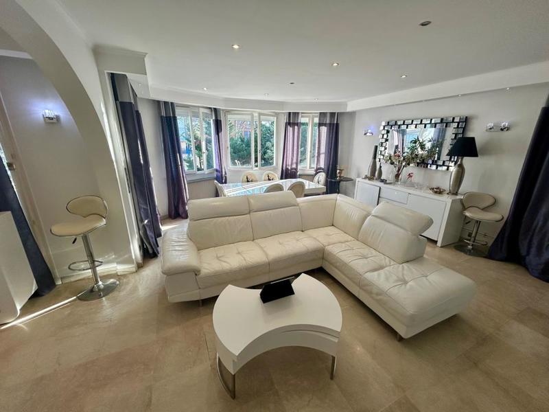 Villa - 180 m² - 6 pièces