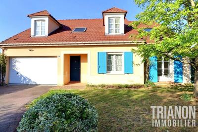 Maison - 243 m² - 9 pièces