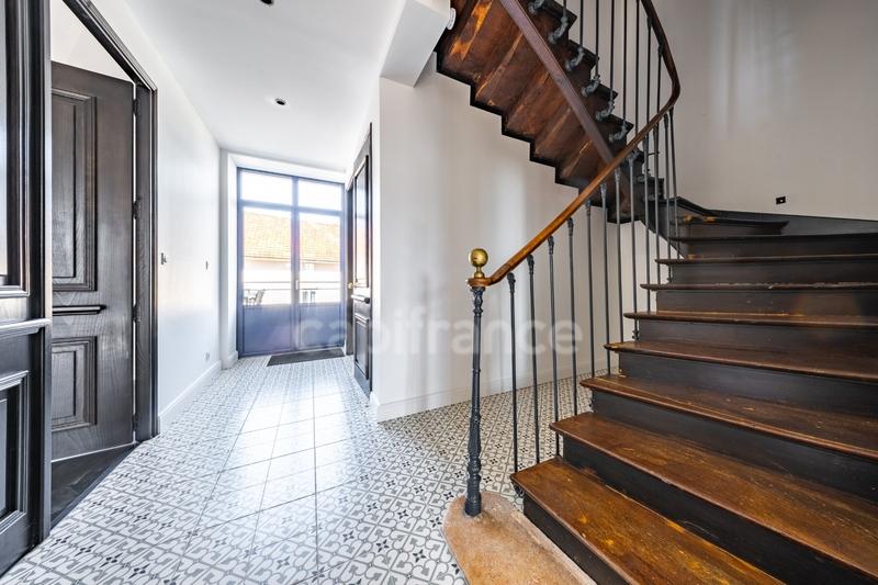 Propriété - 362 m² - 10 pièces