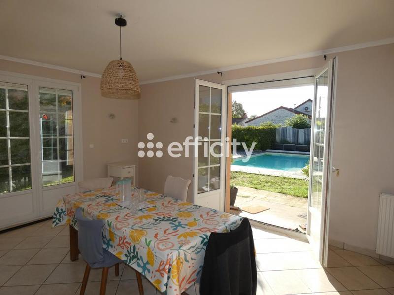 Maison - 230 m² - 8 pièces