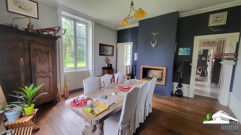 Maison - 250 m² - 7 pièces