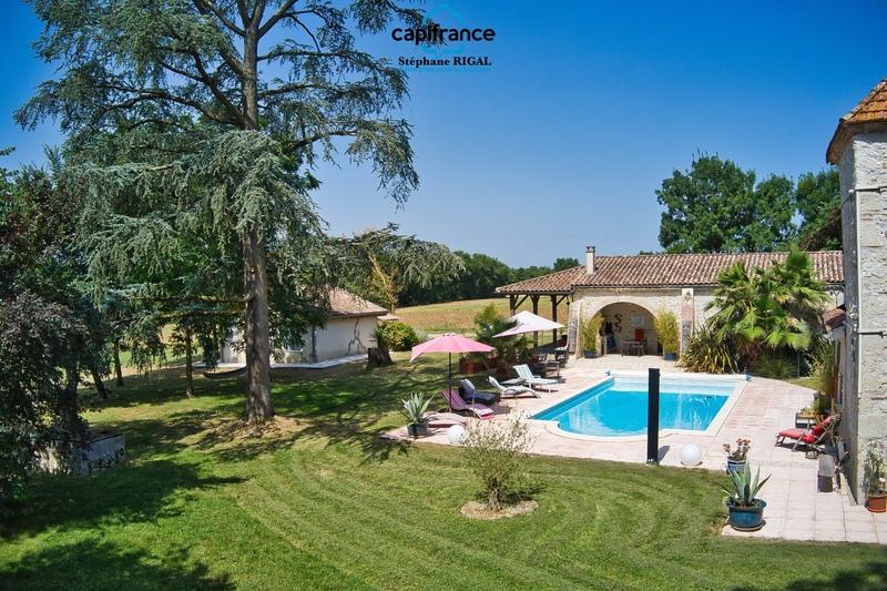 Propriété - 210 m² - 14 pièces