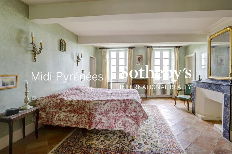 Maison - 393 m² - 10 pièces