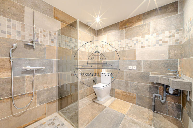 Villa - 256 m² - 8 pièces