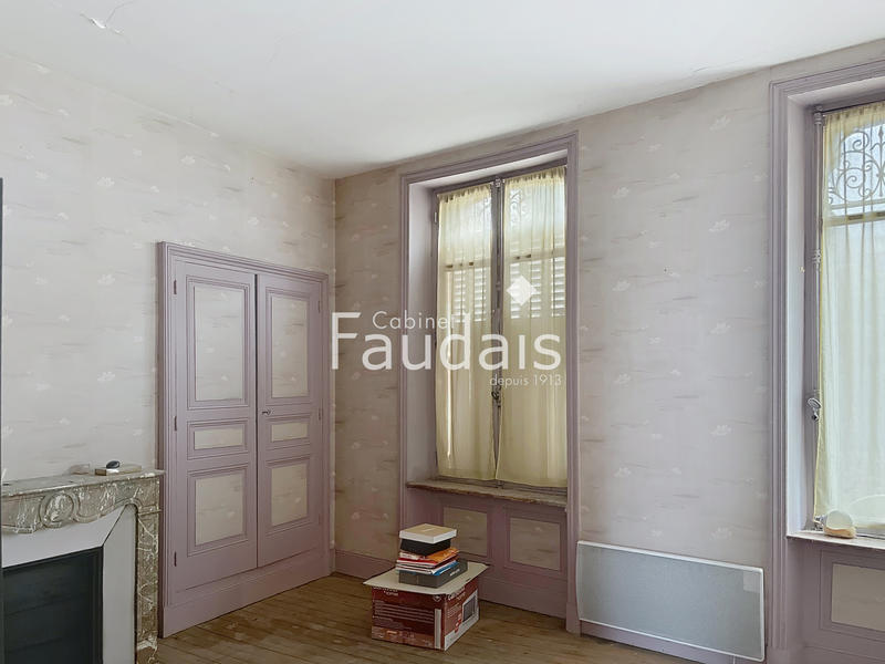 Maison - 243 m² - 8 pièces