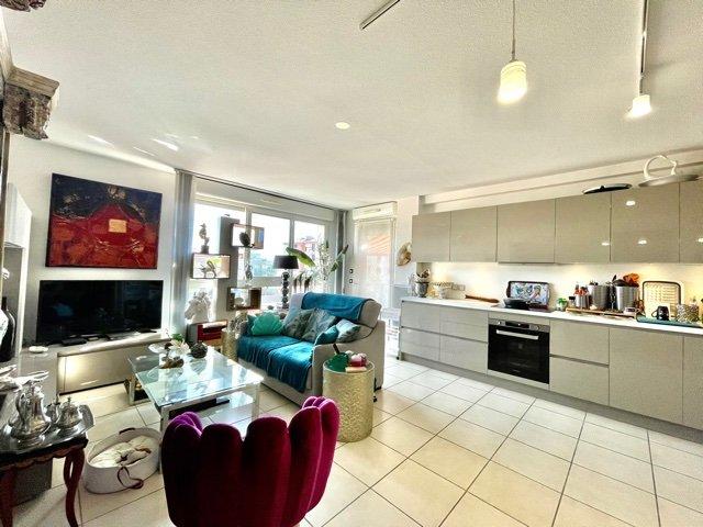 Appartement - 90 m² - 4 pièces