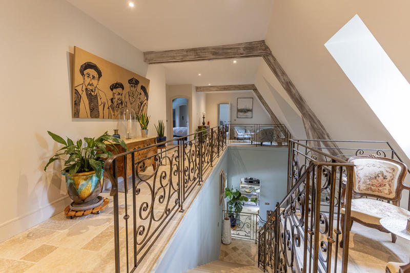 Maison - 396 m² - 9 pièces