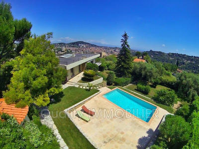 Villa - 180 m² - 6 pièces