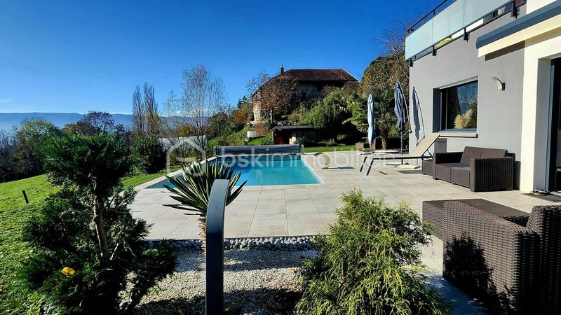 Maison - 202 m² - 7 pièces