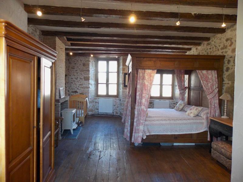 Maison en pierre - 290 m² - 9 pièces