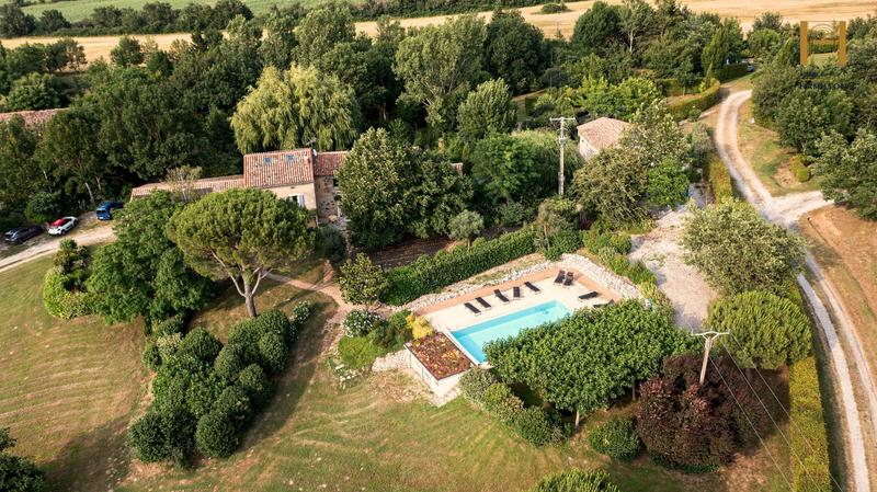 Propriété - 450 m² - 18 pièces