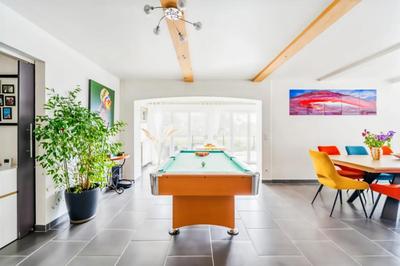 Maison - 300 m² - 8 pièces