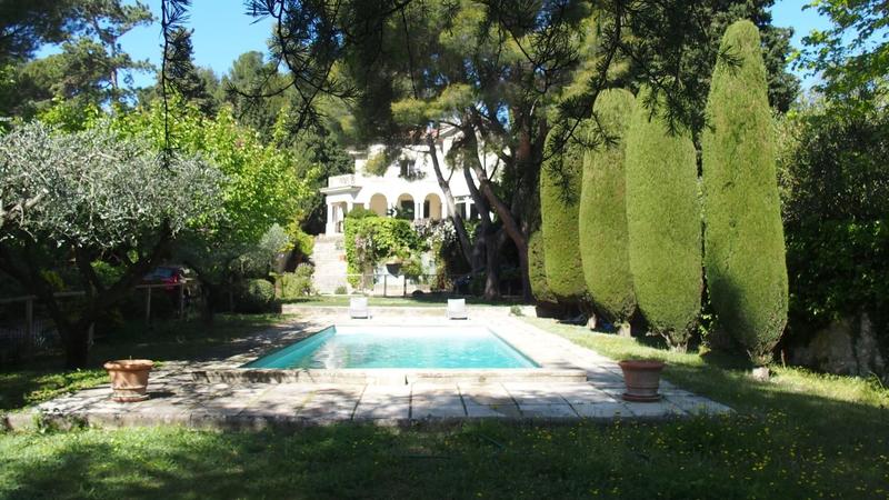 Maison - 215 m² - 6 pièces