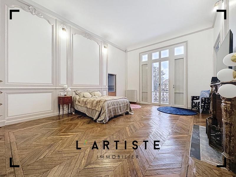 Château - 590 m² - 16 pièces