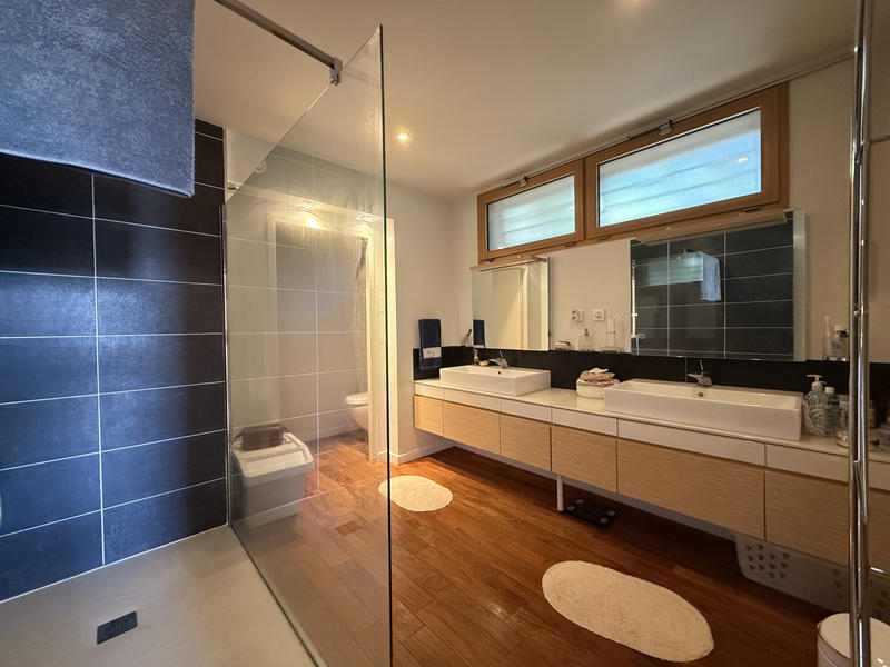 Maison - 250 m² - 9 pièces