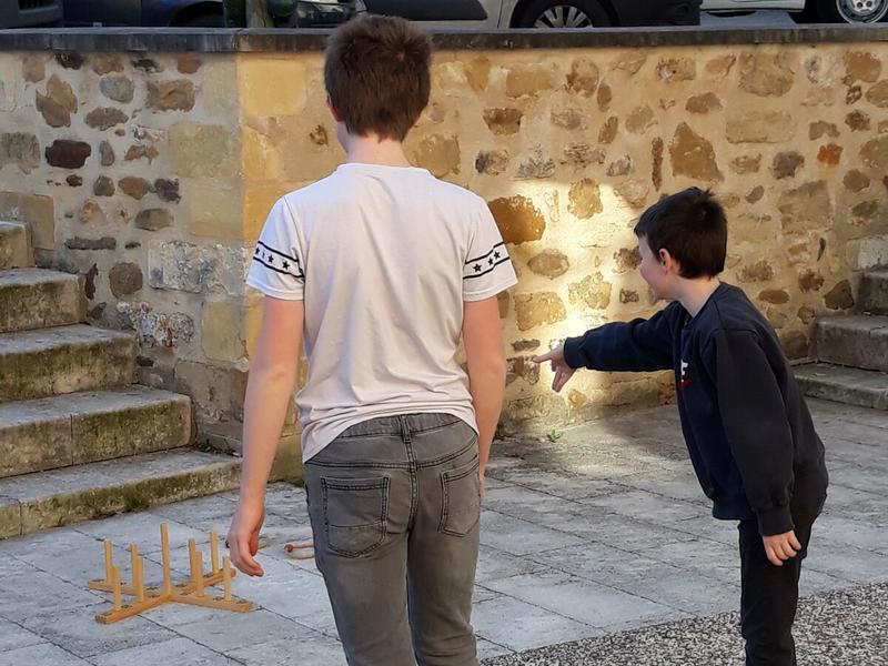 Jeux en bois sur le marché