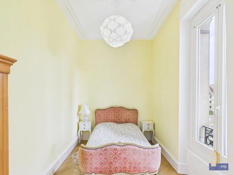 Maison - 443 m² - 17 pièces