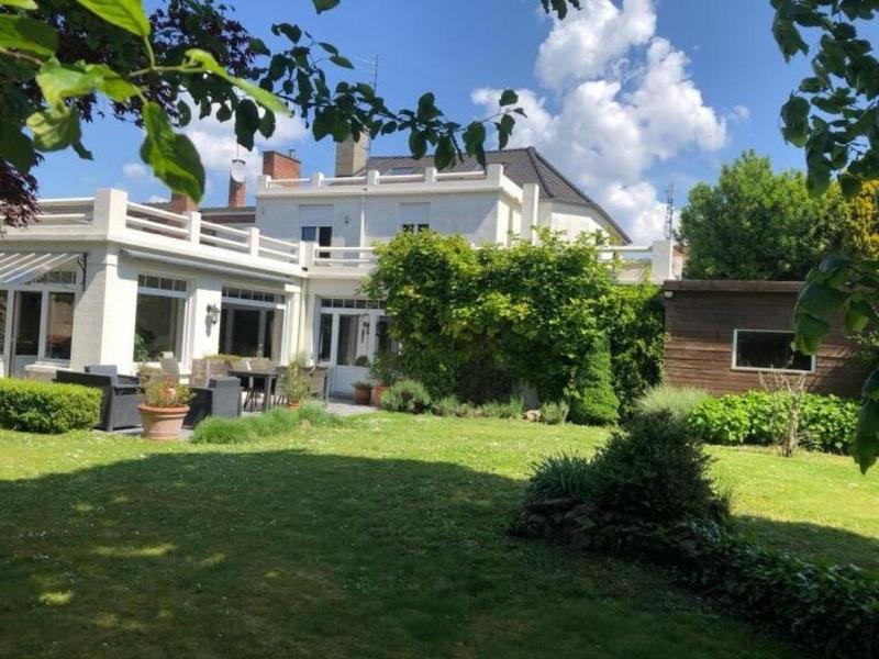 Maison - 230 m² - 11 pièces