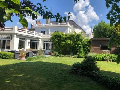 Maison - 230 m² - 11 pièces