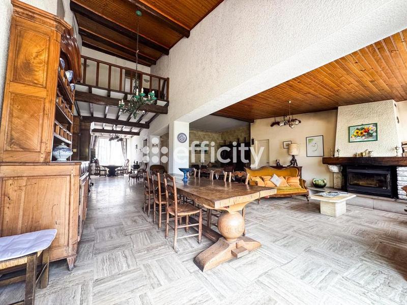 Maison - 280 m² - 7 pièces