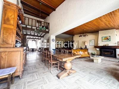 Maison - 280 m² - 7 pièces