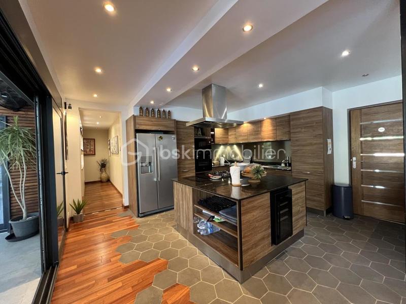 Propriété - 374 m² - 13 pièces