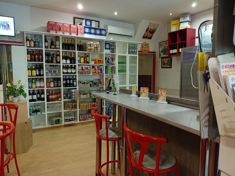 Local commercial - 245 m² - 10 pièces