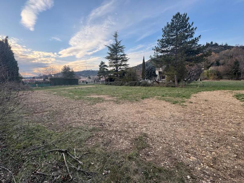 Terrain constructible - 829 m²