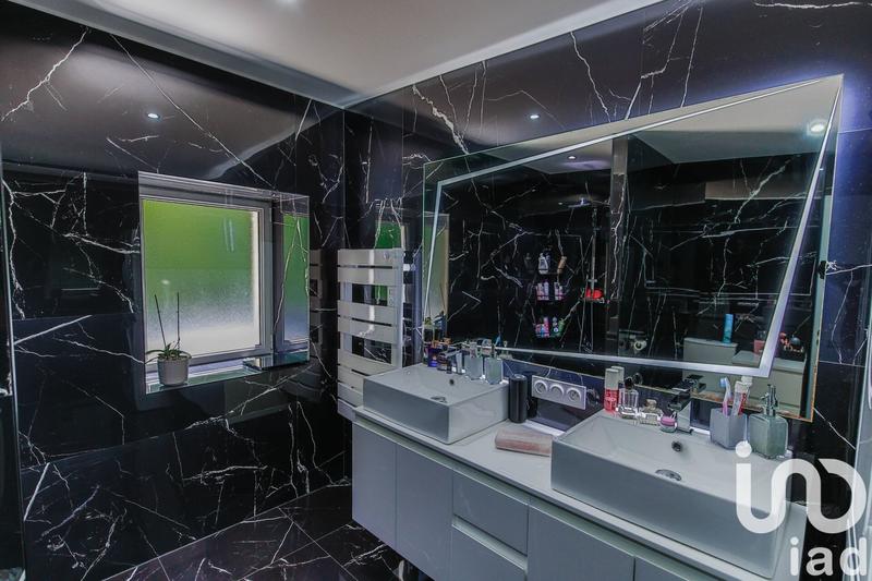 Maison - 175 m² - 9 pièces