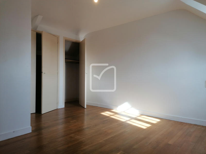 Maison - 92 m² - 6 pièces