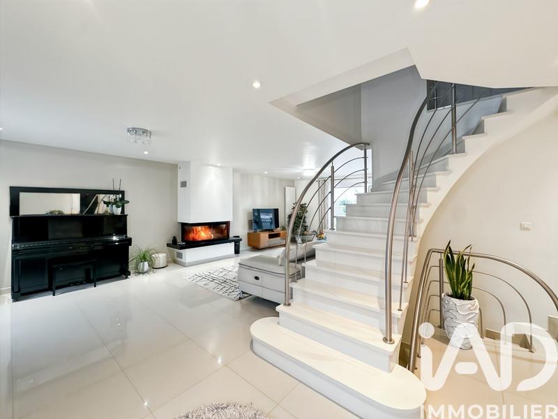 Maison - 270 m² - 8 pièces