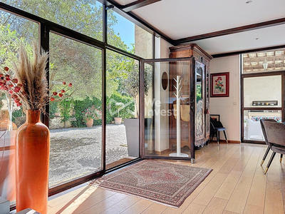 Maison - 250 m² - 8 pièces