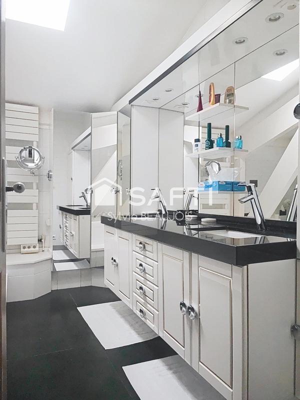 Maison - 258 m² - 7 pièces