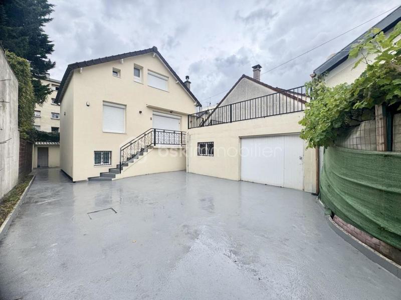 Maison - 90 m² - 4 pièces