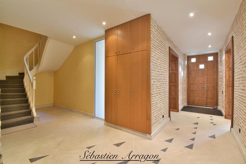 Maison - 460 m² - 14 pièces