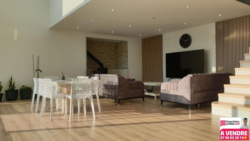 Maison - 213 m² - 8 pièces