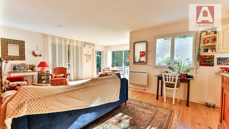 Maison - 235 m² - 8 pièces