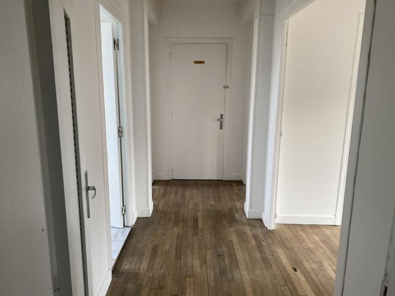 Maison - 240 m² - 9 pièces