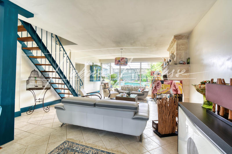 Maison - 203 m² - 7 pièces