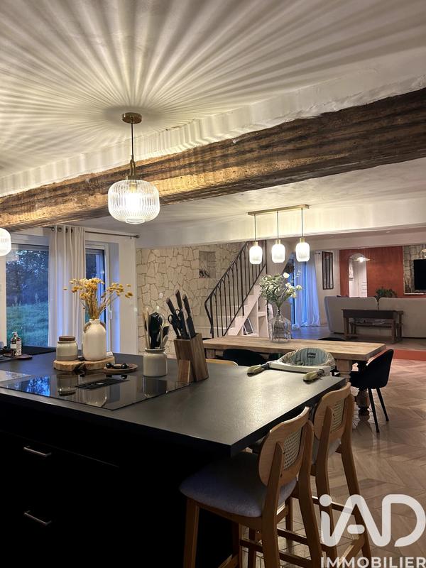 Maison - 210 m² - 5 pièces